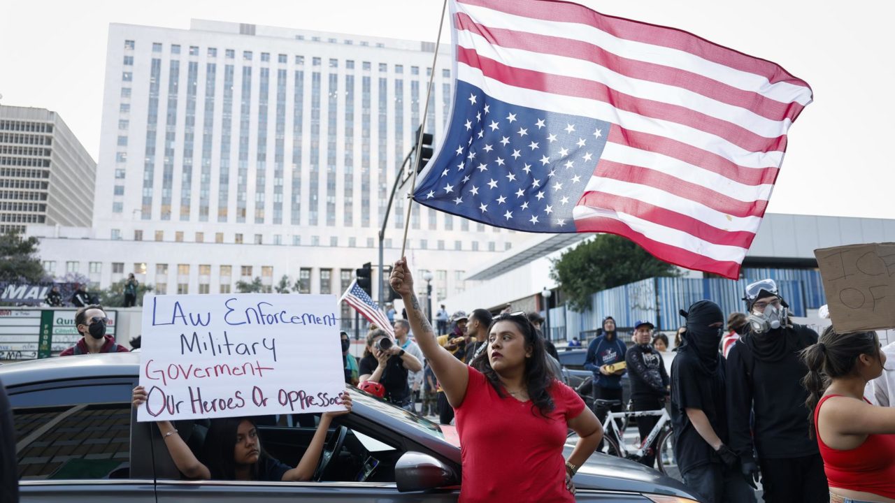 Protestas contra redadas se extienden por EU y Texas despliega la Guardia Nacional