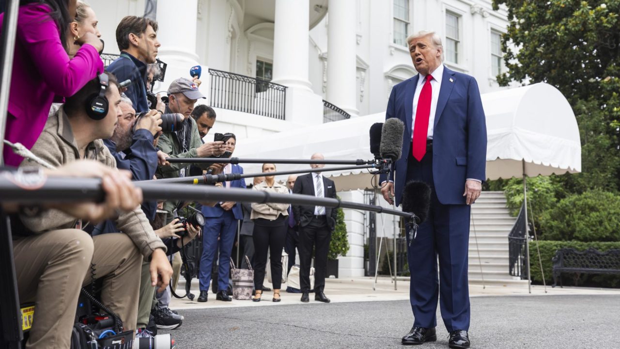 Trump evade la situación: promete lista de ‘miembros de fondos de cobertura’ que ‘vivieron con Jeffrey Epstein’