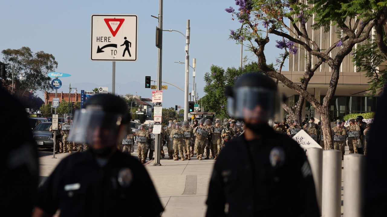 Marines en Los Ángeles sólo cuidan a funcionarios y edificios: comandante