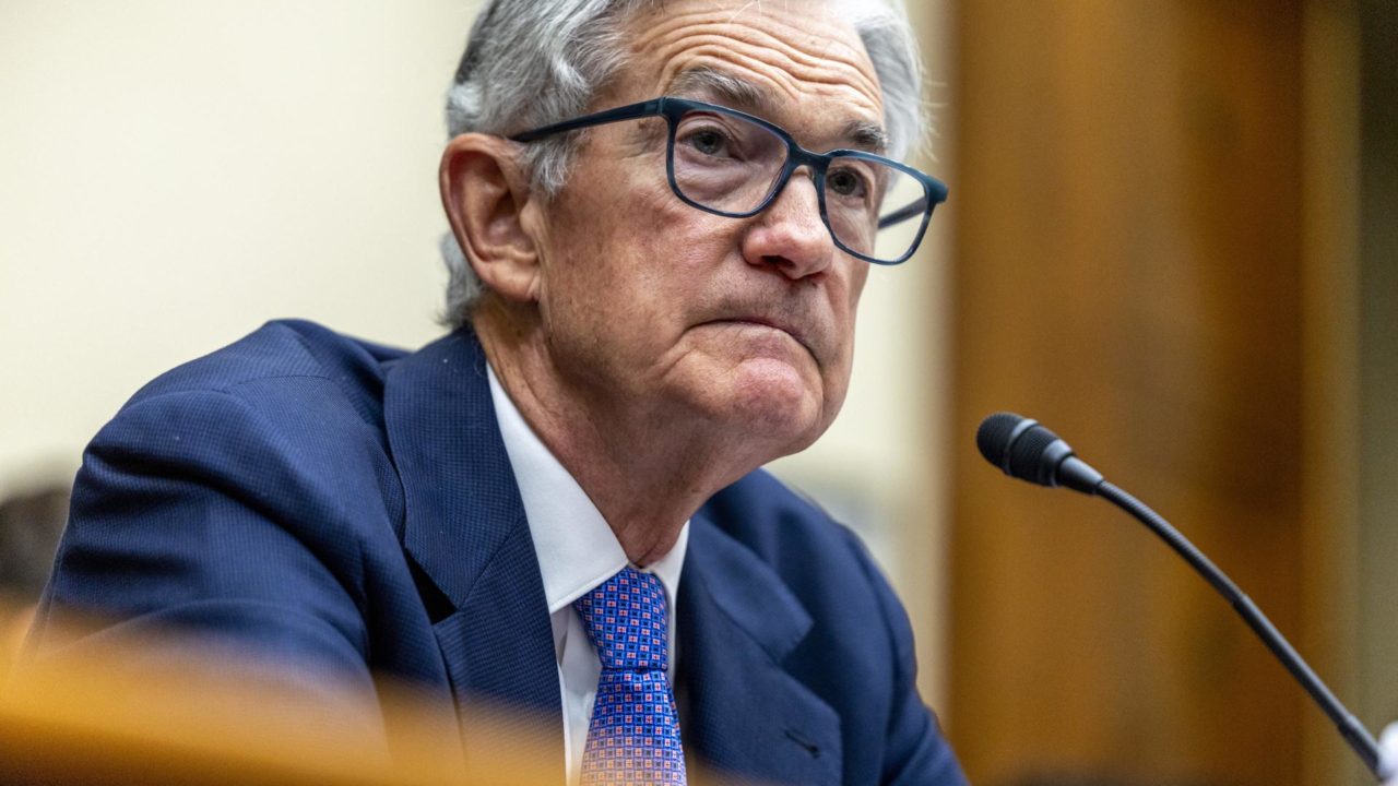 Reticencia de la Fed a recortar tasas obliga al mercado a repensar las perspectivas