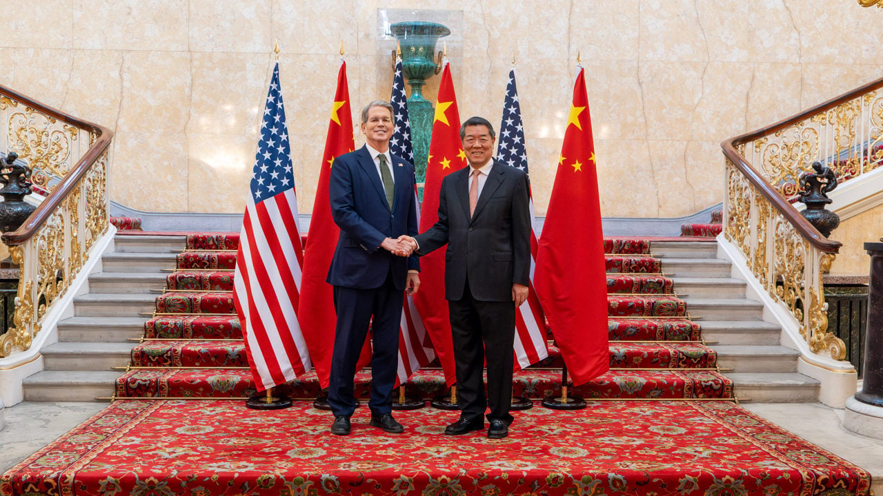 EU y China reanudan conversaciones en Estocolmo para aliviar hostilidades arancelarias
