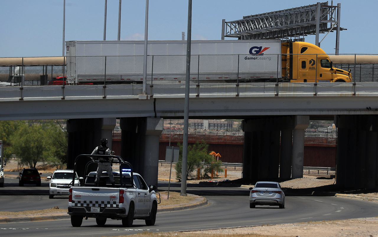Empresas en Ciudad Juárez capacitan con inglés a camioneros que cruzan la frontera tras decreto de Trump