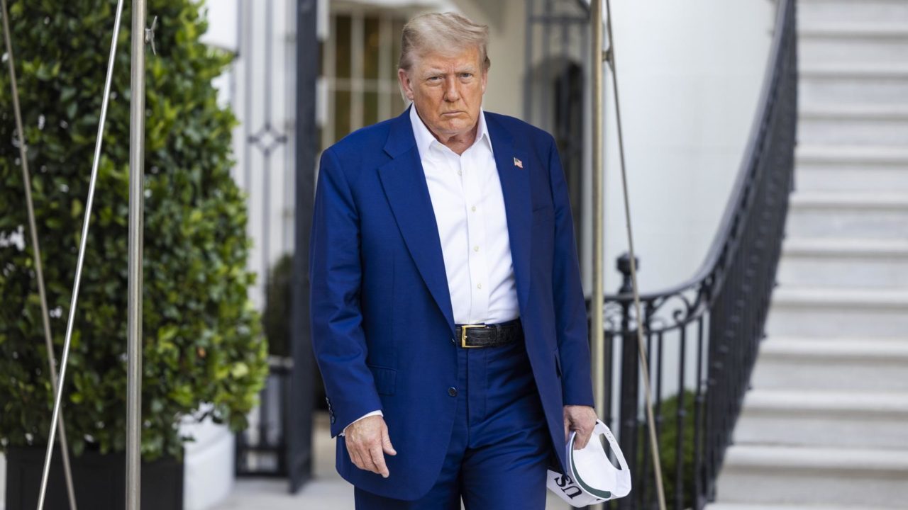 Trump dice que ambos bandos violaron la tregua y advierte a Israel: ‘No lancen esas bombas’