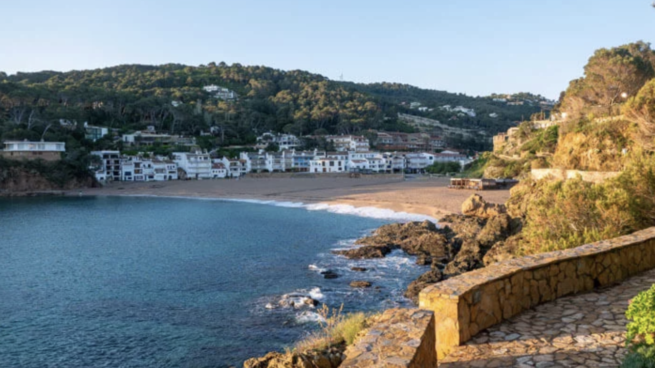 Vive la magia de la Costa Brava: el Ses Negres emerge como un sitio estelar del nordeste español