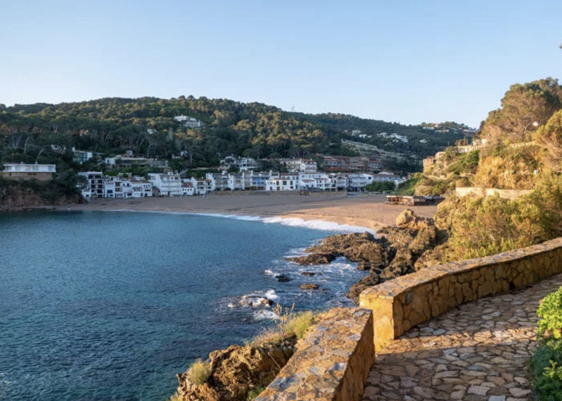 Vive la magia de la Costa Brava: el Ses Negres emerge como un sitio estelar del nordeste español