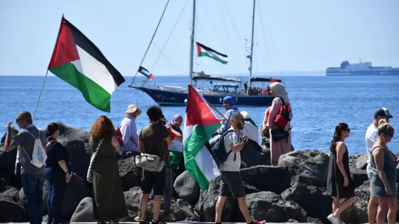 Costa de Israel espera a Greta Thunberg entre la desidia y el enfado