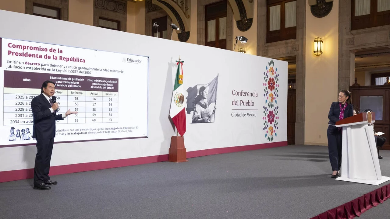 Sheinbaum firma decreto para reducir edad de jubilación de los maestros