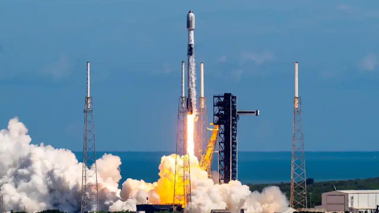 Gobierno evalúa demandar a firma de Musk por basura espacial