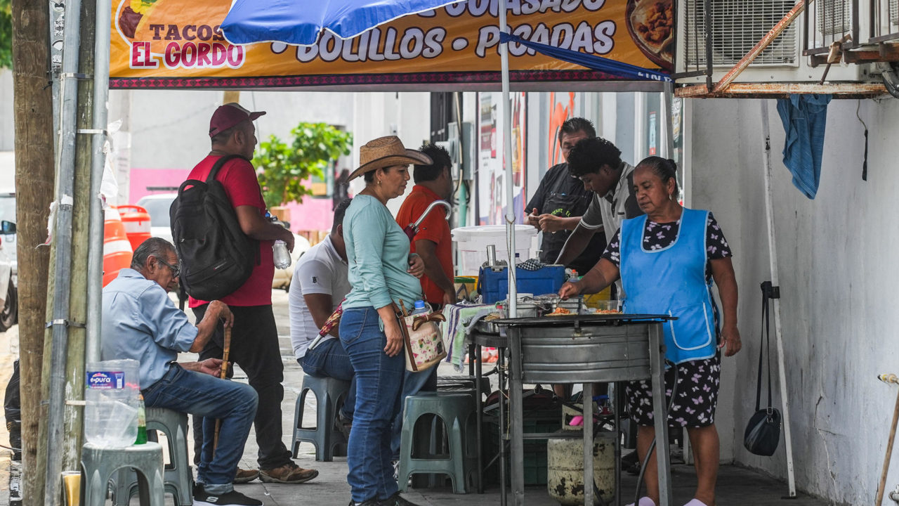 Miedo y preocupación en familias mexicanas por posible tasa a remesas desde EU