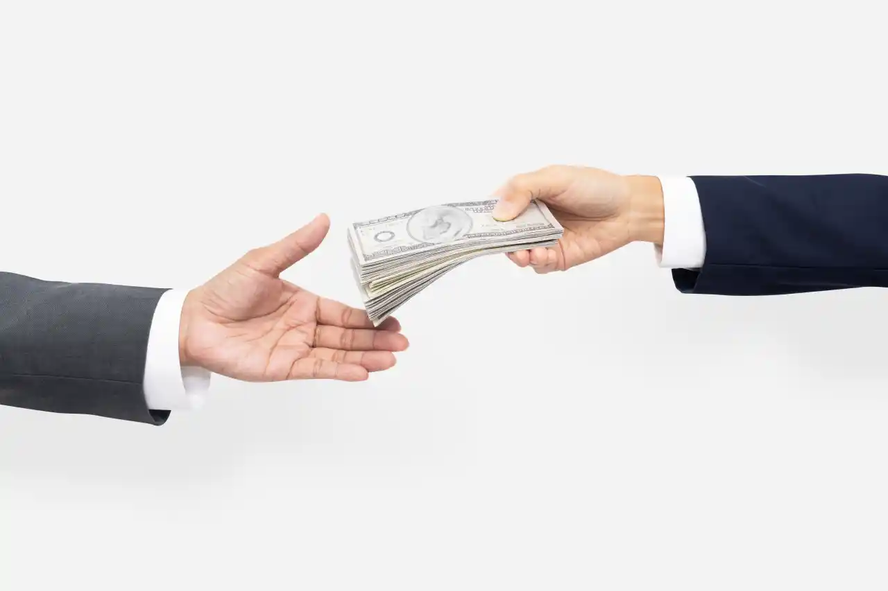 Estafa laboral: cuando debes dar dinero para que te paguen