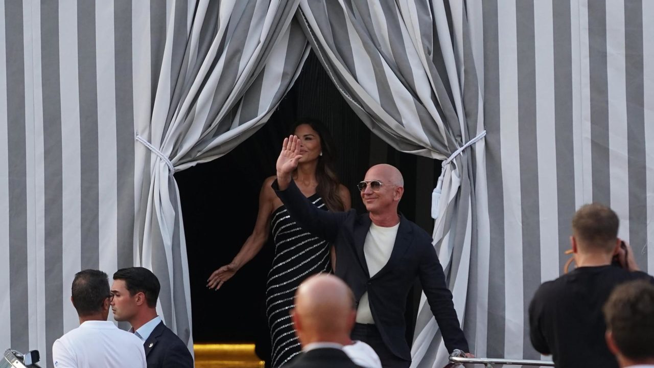 Las Kardashian y demás celebridades llegan para la boda de Jeff Bezos y su prometida en Venecia