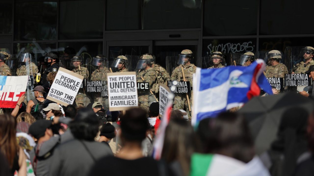 Vecinos de Los Ángeles aterrorizados por redadas migratorias: ‘No puedo dormir tranquila’