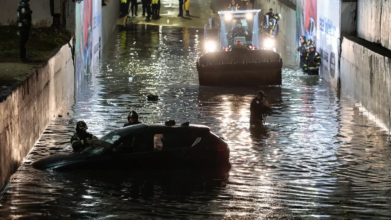 Torrenciales lluvias azotan a la CDMX y provocan severas inundaciones