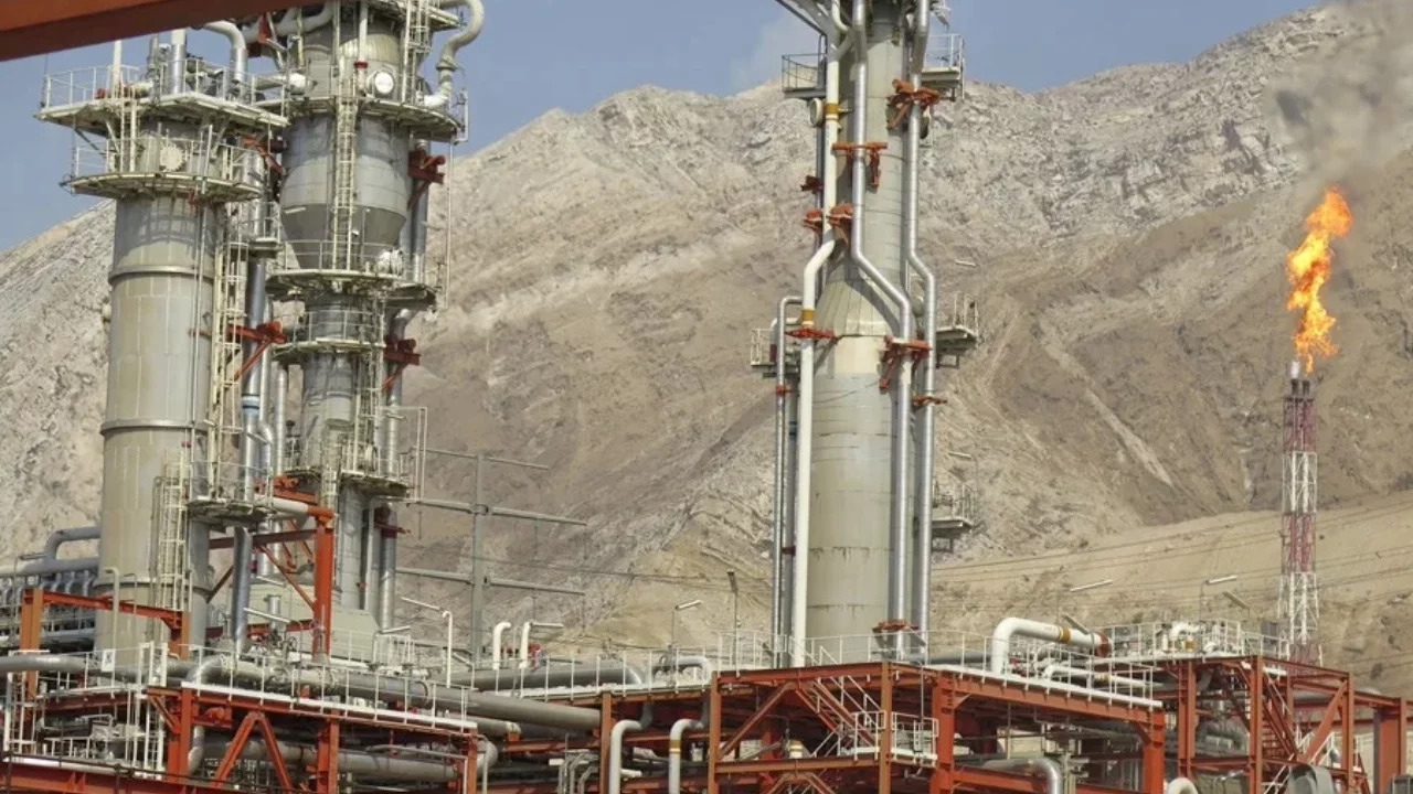 Qatar mantiene conversaciones con empresas energéticas por conflicto entre Israel e Irán, según fuentes