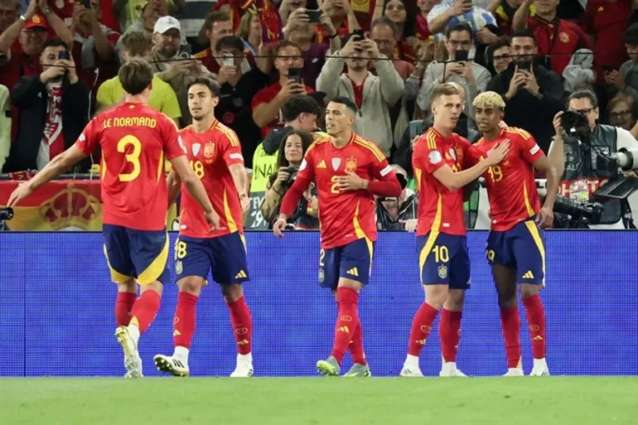 La selección española recupera su imán para el patrocinio