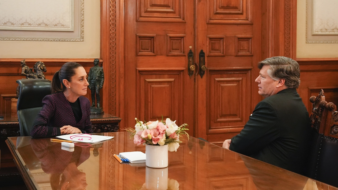 Sheinbaum recibe al subsecretario de Estado de EU en medio de tensiones por redadas