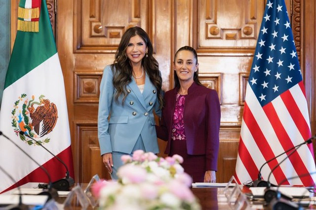 Secretaria de Seguridad de EU acusa a Sheinbaum de alentar las protestas en Los Ángeles