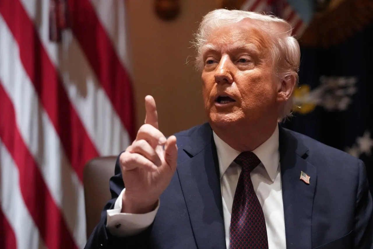 Trump exige a farmacéuticas reducir de inmediato precios de medicamentos