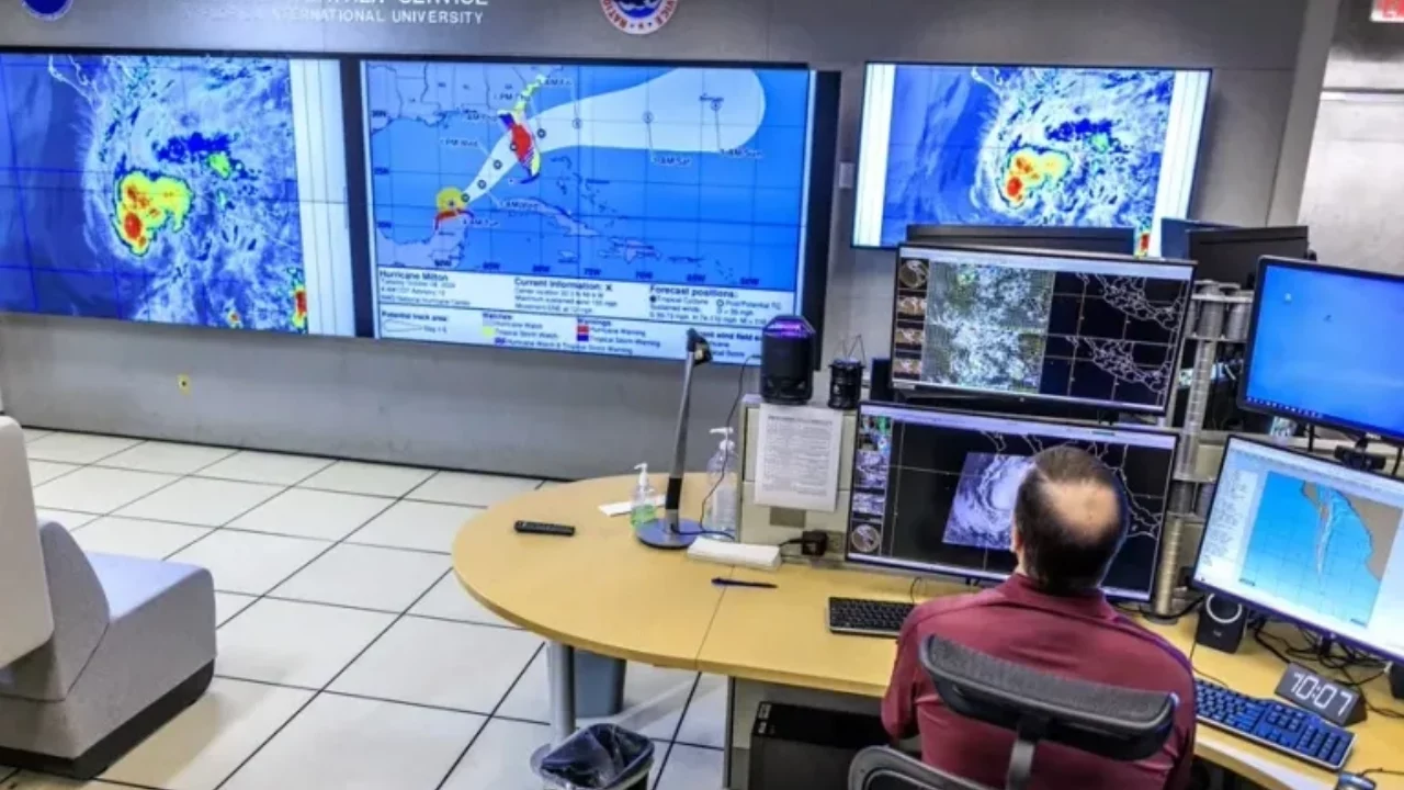Meteorólogos de EU advierten la pérdida de satélites clave ante la temporada de tormentas