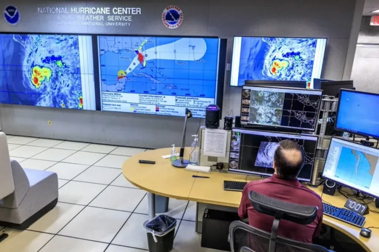 Meteorólogos de EU advierten la pérdida de satélites clave ante la temporada de tormentas