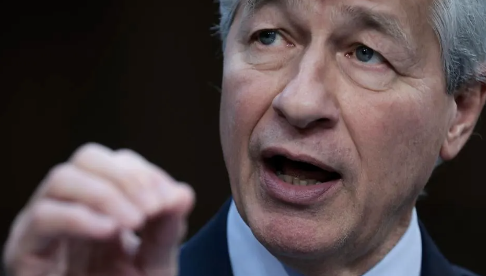 CEO de JPMorgan dice que Argentina podría no necesitar un préstamo bancario; la Fed probablemente seguirá siendo independiente