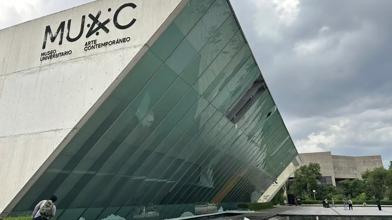 UNAM condena actos de destrucción y saqueo en el MUAC durante marcha anti gentrificación
