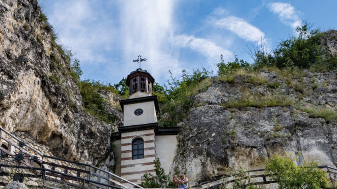 Descubre Ruse y el Monasterio de Bassarbovski, dos gemas históricas a las orillas del Danubio, en Bulgaria