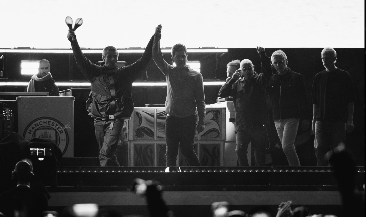 Oasis da concierto histórico a 75,000 espectadores en Cardiff
