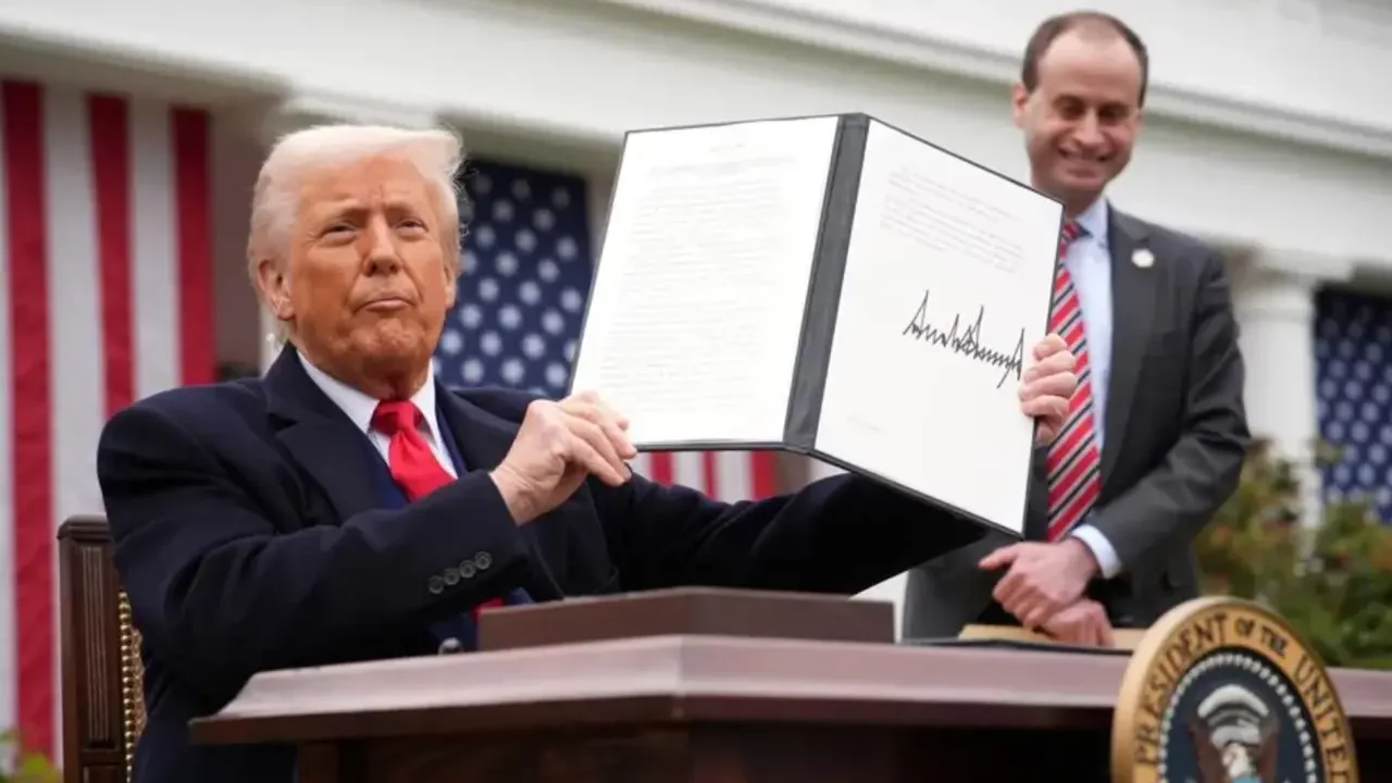 Aranceles de Trump a los compradores de petróleo de Rusia traen riesgos económicos y políticos