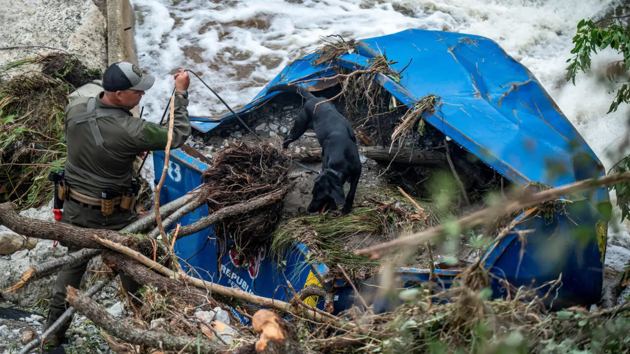 Campamento en Texas reporta decenas de muertos por inundaciones; continúan labores de búsqueda pese a nuevas alertas de lluvias