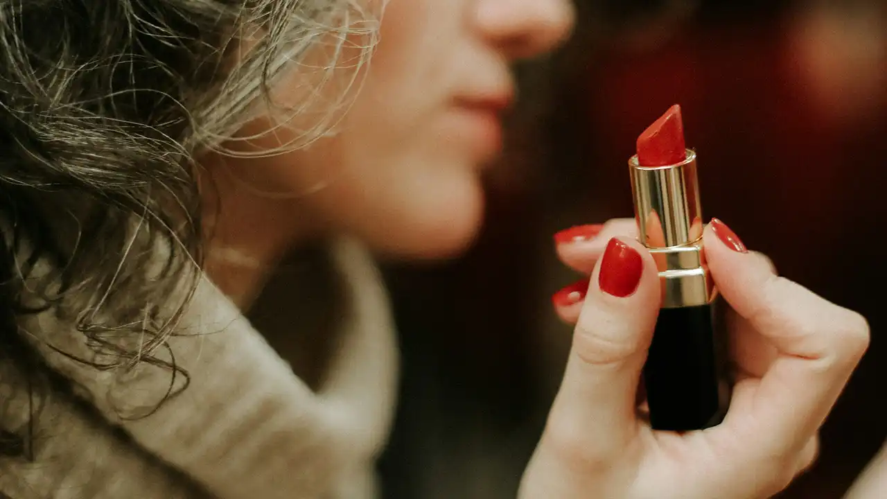 El lipstick index y las señales sutiles de recesión