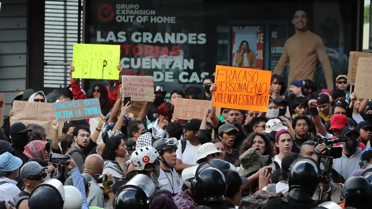 Manifestantes dan ‘el grito’ pero contra la gentrificación en la CDMX; denuncian incremento por Mundial 2026