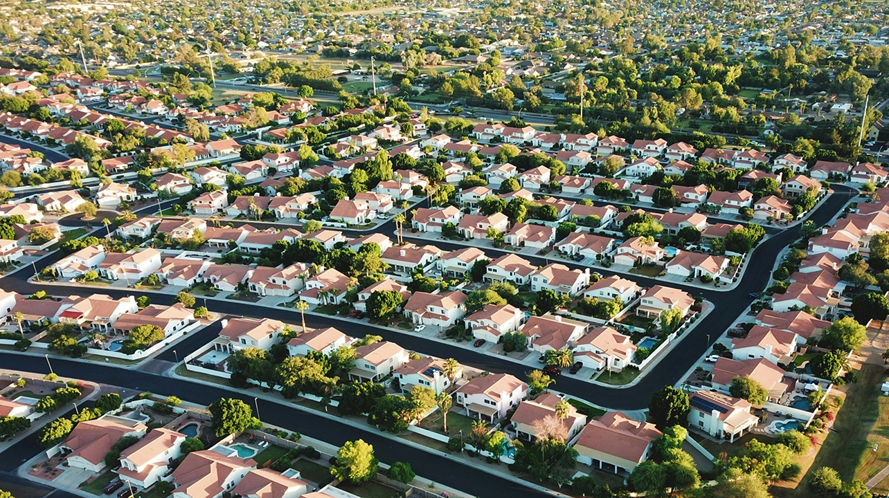 Grandes inversores podrían quedar vetados de comprar casas unifamiliares bajo plan de Trump