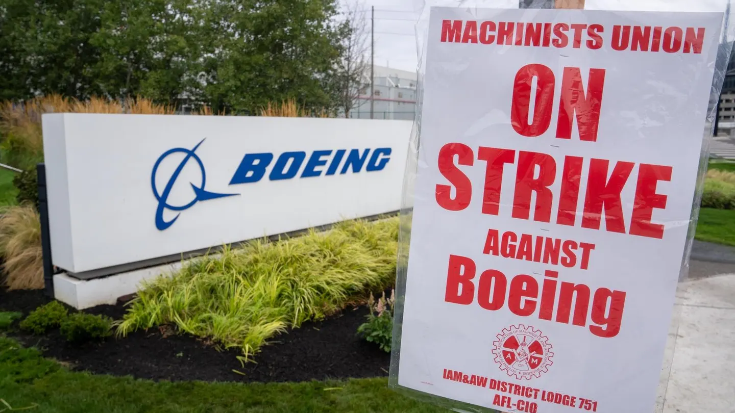 Trabajadores de Boeing Defense comienzan huelga por primera vez desde 1996 tras rechazar oferta de contrato