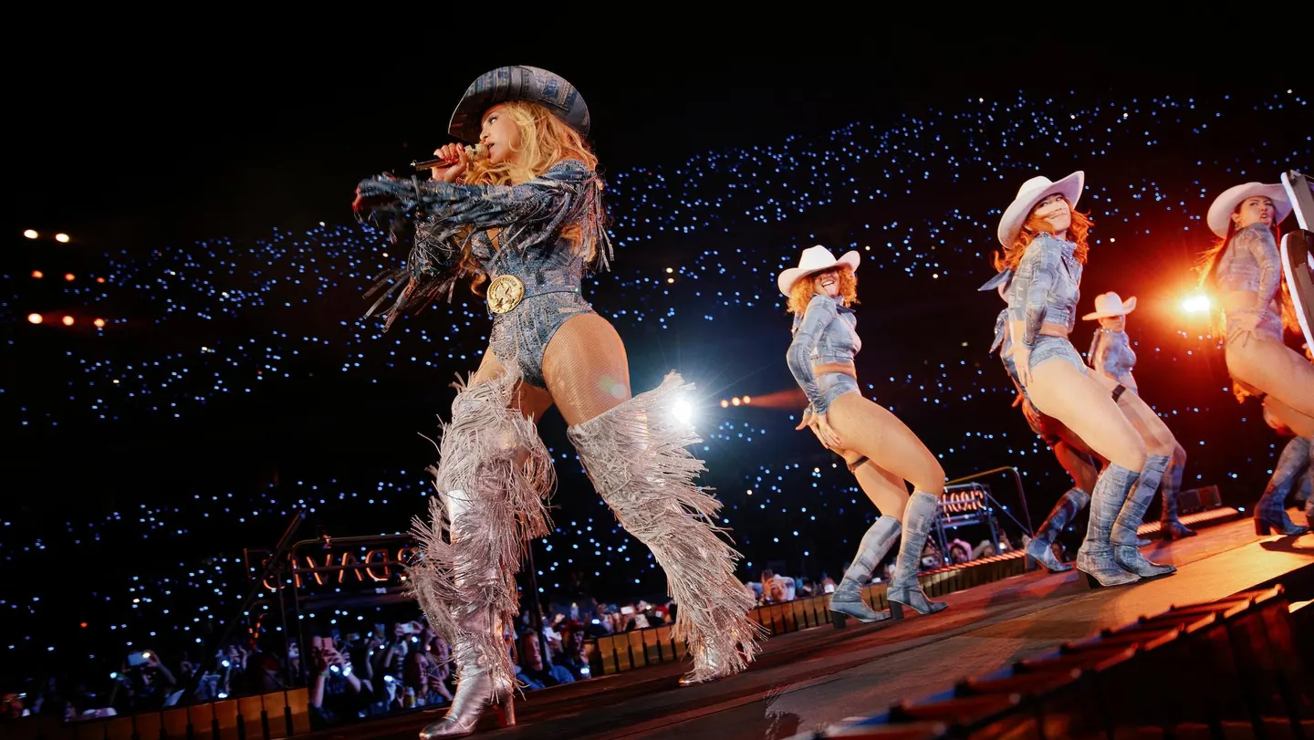 Beyoncé acaba de regalarle a sus bailarines de la gira Cowboy Carter este bolso de 3,500 dólares