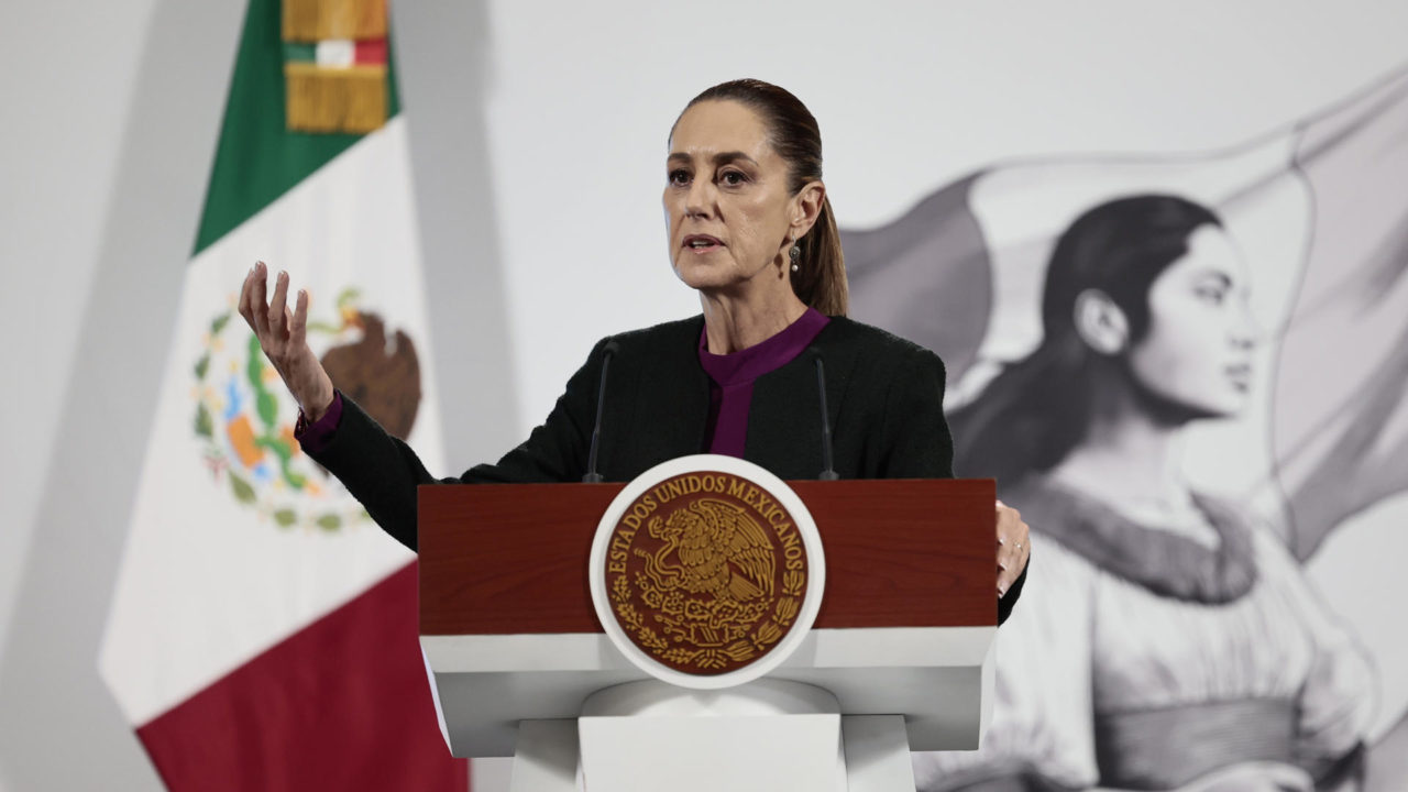 Sheinbaum aboga por la no intervención ante el despliegue militar de EU en Venezuela