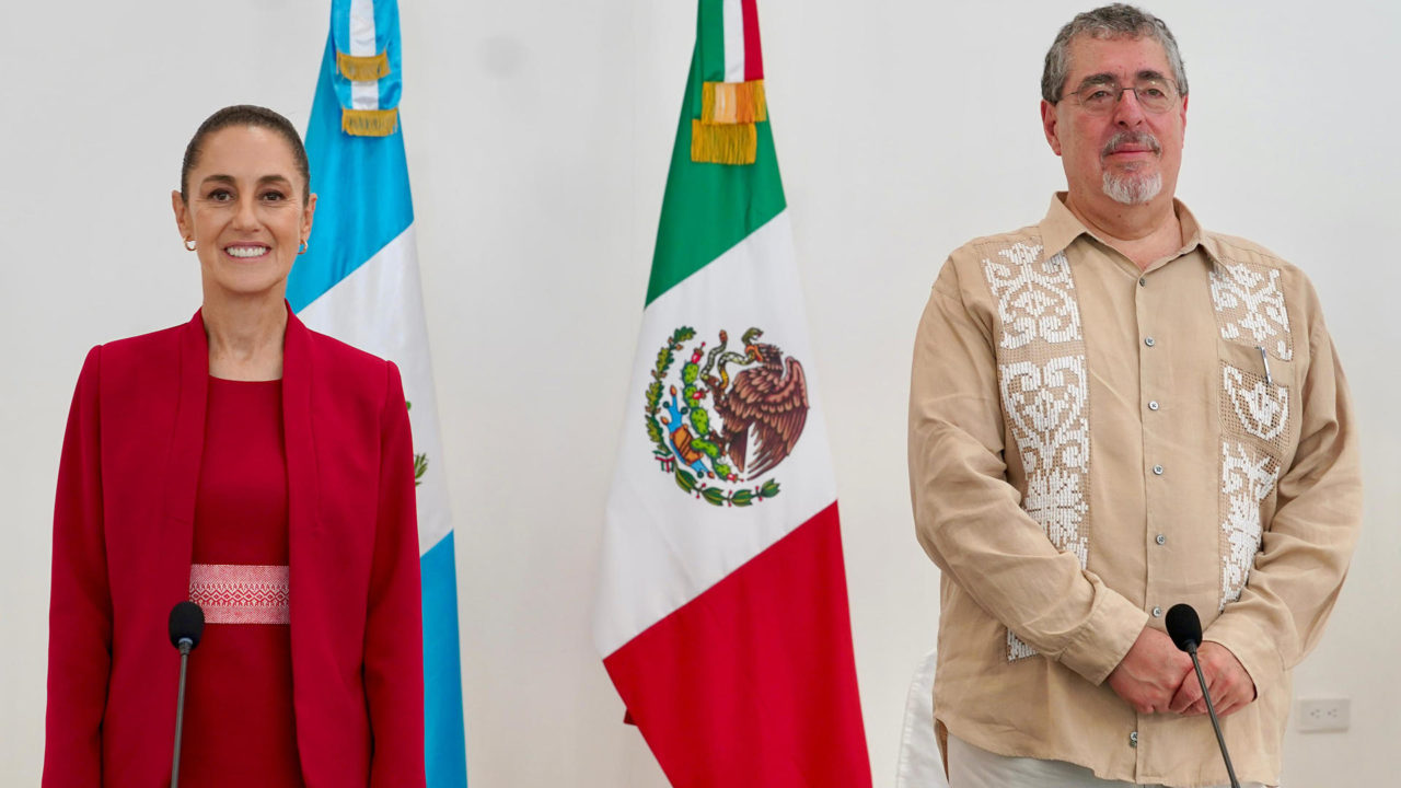 Sheinbaum llega a Petén en Guatemala para reunirse con el presidente Arévalo