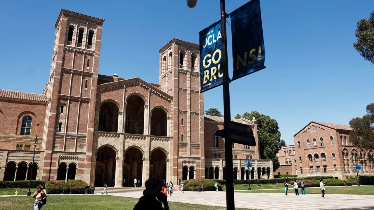 Trump busca acuerdo récord de mil mdd con la UCLA por acusaciones de antisemitismo