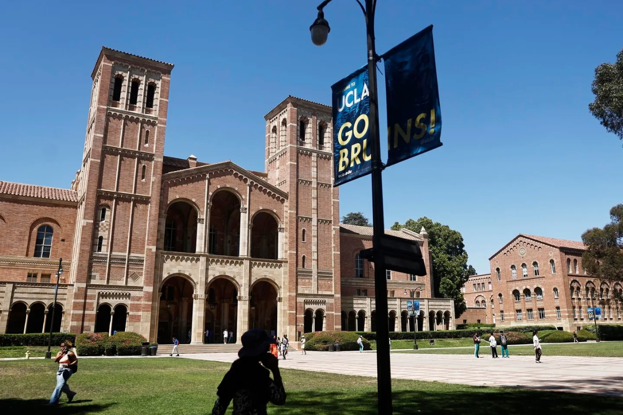 Trump busca acuerdo récord de mil mdd con la UCLA por acusaciones de antisemitismo