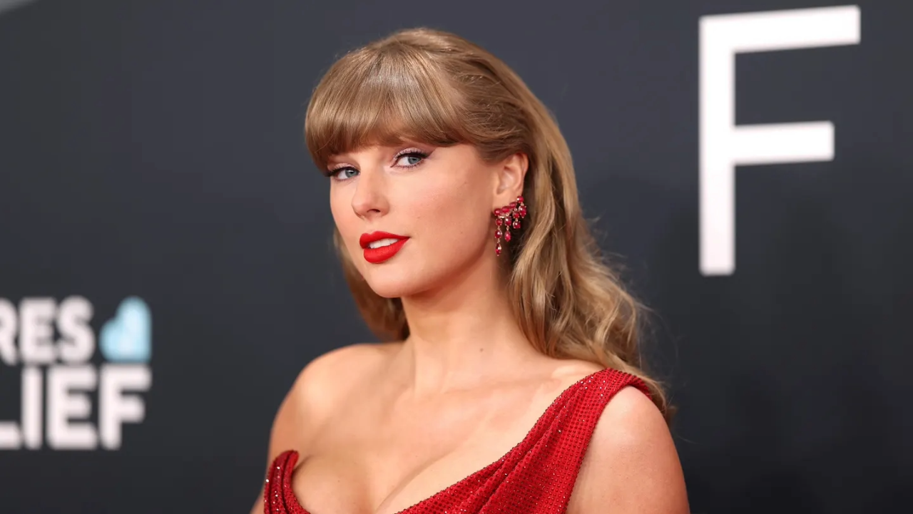 El anillo de compromiso de Taylor Swift podría tener 13 quilates, según un experto, y vale aproximadamente 650,000 dólares