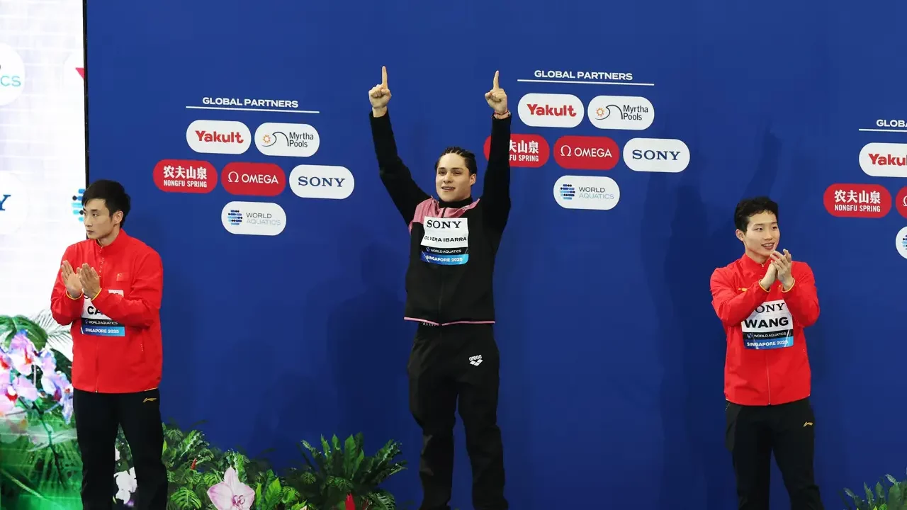 Sheinbaum felicita al clavadista Osmar Olvera por su oro en Mundial de Singapur