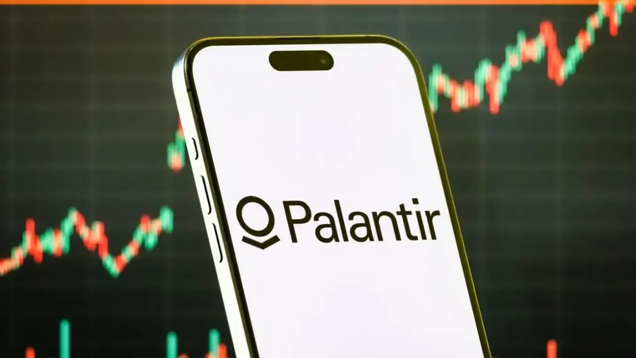 Acciones de Palantir caen más del 9% mientras que los títulos de IA como NVIDIA y Meta se enfrían