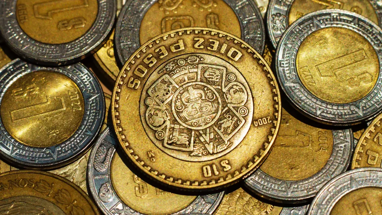 Peso avanza por mayores expectativas sobre recorte de tasa en EU