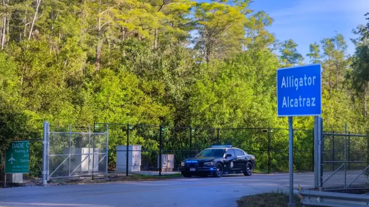 Juez federal ordena cierre de ‘Alligator Alcatraz’ en 60 días, sin nuevos detenidos