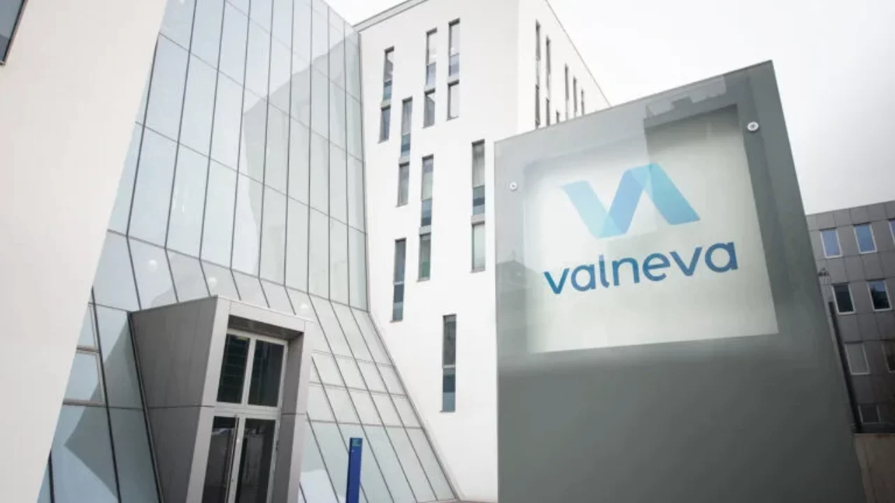 EU suspende licencia de vacuna de Valneva contra el chikungunya en EU; acciones se desploman