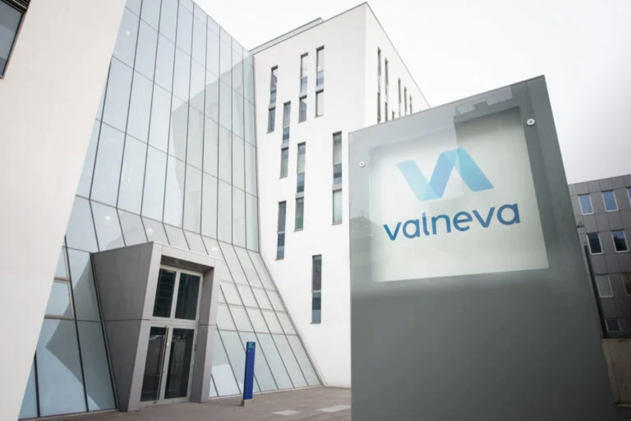 EU suspende licencia de vacuna de Valneva contra el chikungunya en EU; acciones se desploman