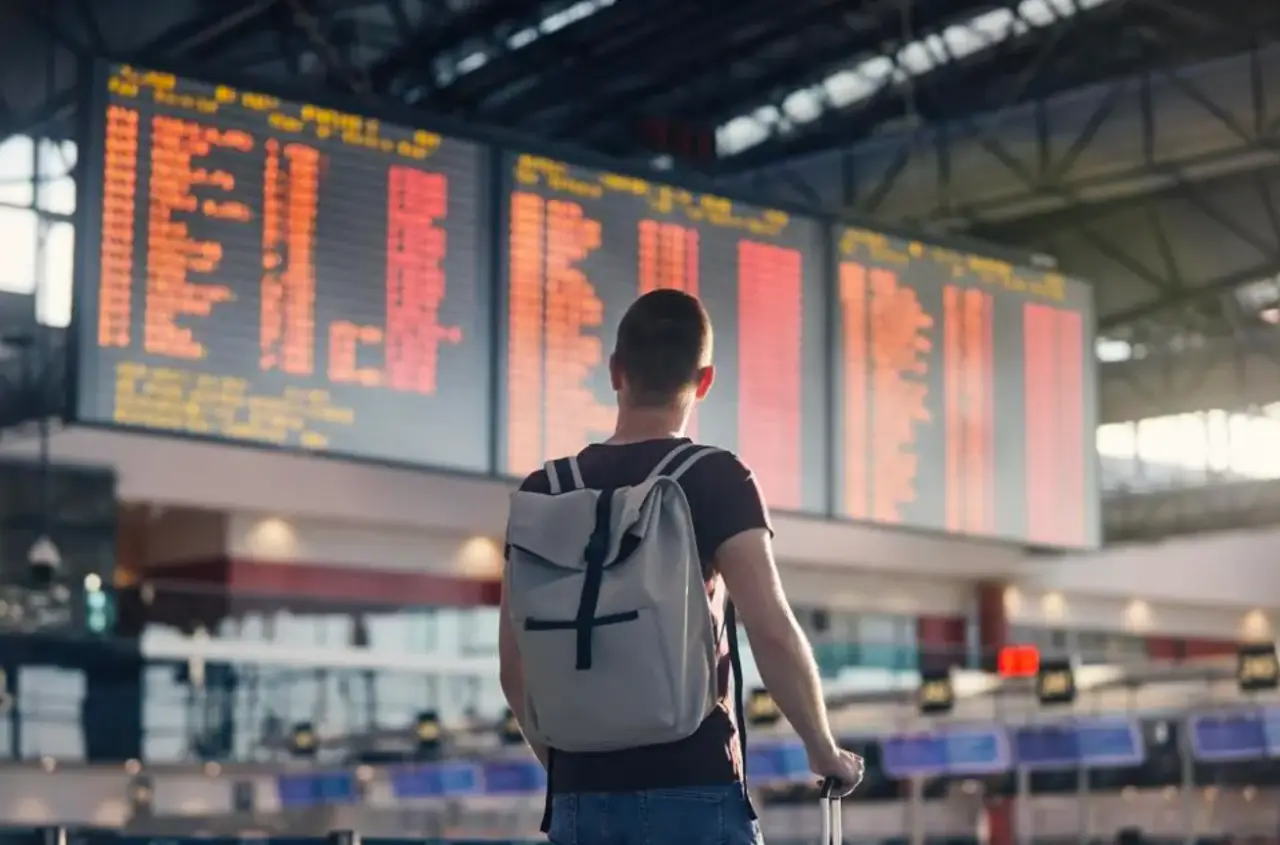 EU ordena reducir vuelos en aeropuertos debido al cierre del gobierno
