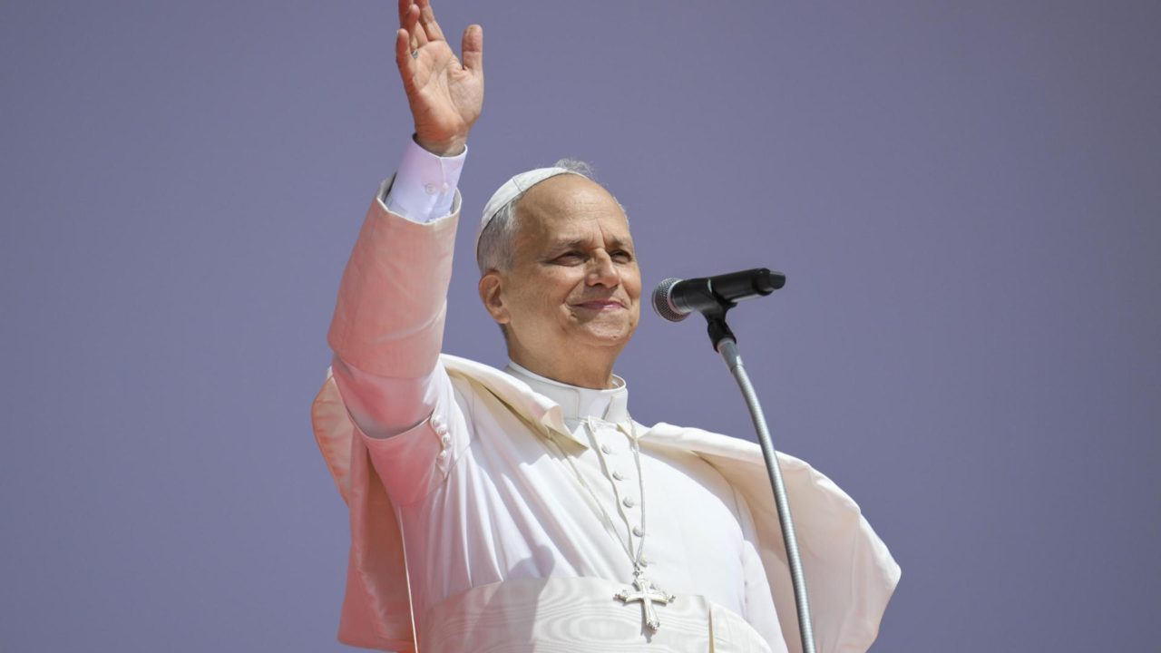 Papa León recuerda a los jóvenes que ‘ningún algoritmo podrá sustituir jamás un abrazo’