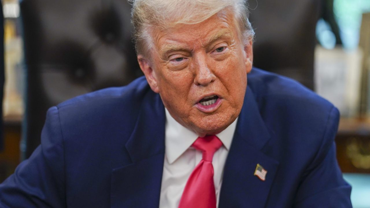 Arancel de 25% a los países que hagan negocios con Irán, advierte Trump
