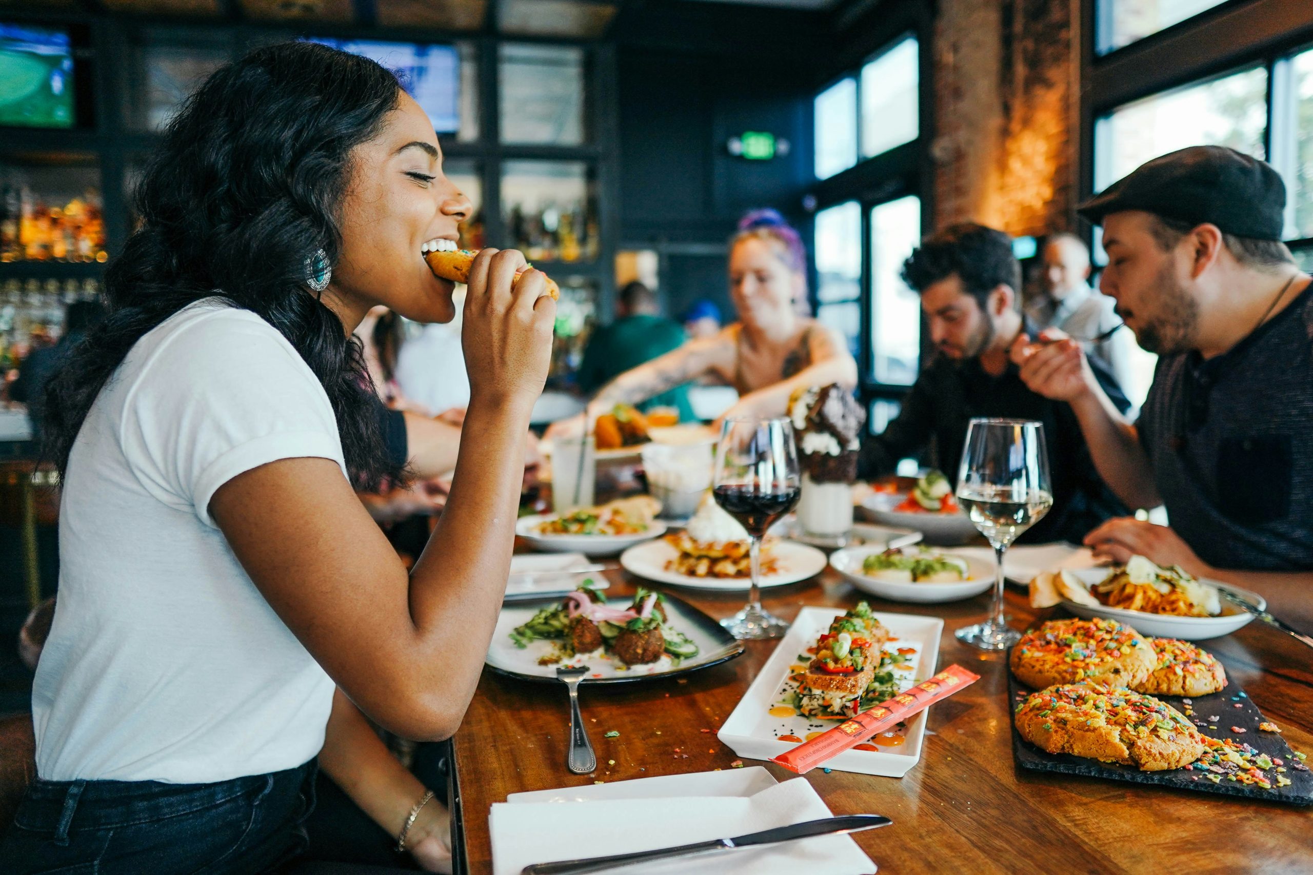 Comensales cautelosos evitan los restaurantes, lo que aumenta la posibilidad de un impulso para los minoristas
